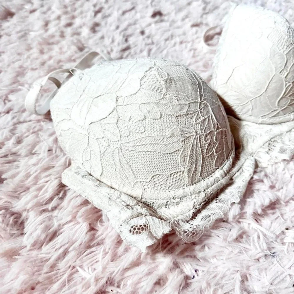 Marilyn Monroe White Lace Delicate Whimsical Lavender Padded Bra Womens 34C Soft